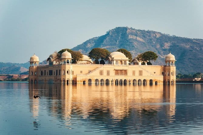 2 Days: Private Jaipur City Tour - Day 1: Amber Palace’s art, Jaigarh’s views, and lake-and-temple breaks