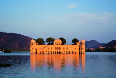 2 Days Private tour of Jaipur with Amber Fort and City Palace - Day 1 around Amber: forts, lake views, and the Aravalli edge