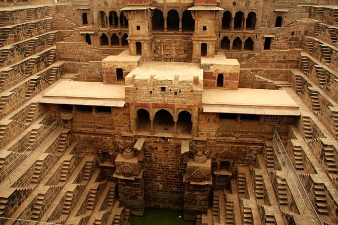 Abhaneri & Fatehpur Sikri Tour From Jaipur with Agra Drop - The guide at Fatehpur Sikri: helpful context, but keep control
