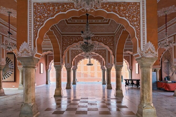 Delhi to Jaipur Pink City Tour with Government Approved Guide - Pickup, AC Vehicle, and Staying Comfortable in the Heat