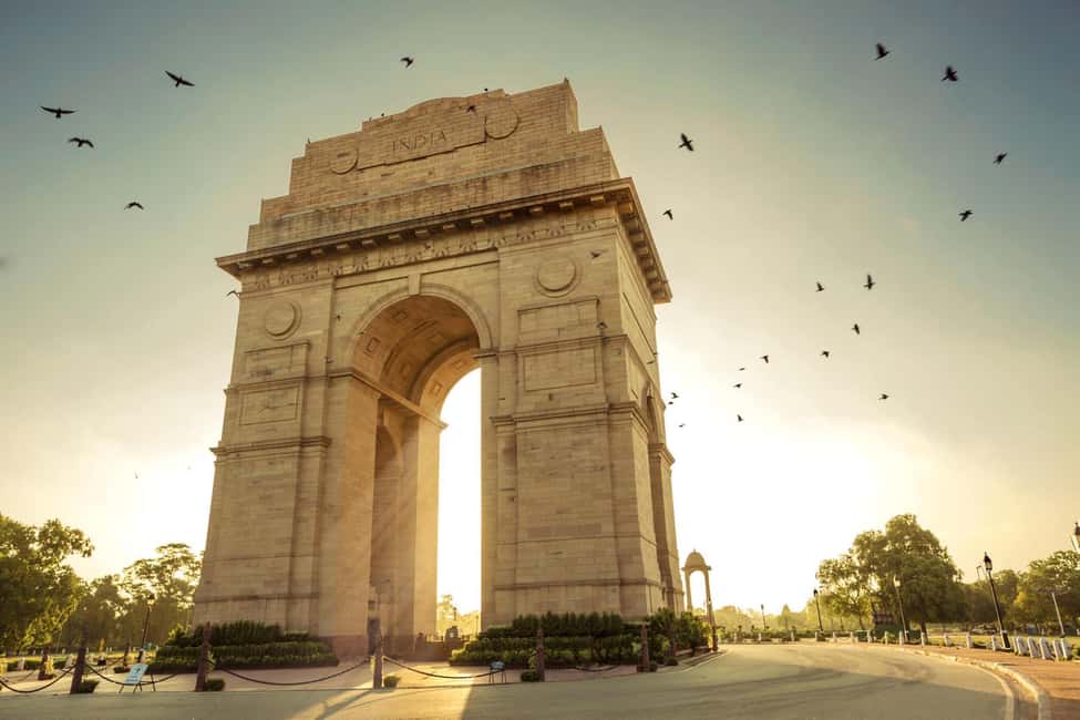 From Delhi: 3-Day Golden Triangle Tour with Agra and Jaipur - Jaipur in two modes: Amber Fort climbing, then the sights around town
