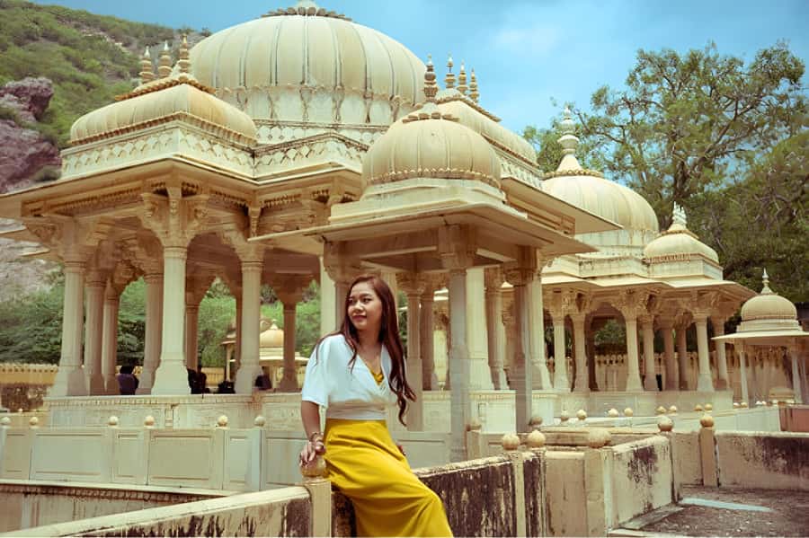 From Delhi: Jaipur Sightseeing Day Tour with Hotel Pickup - Rajasthani food stop: where the day tastes like the region