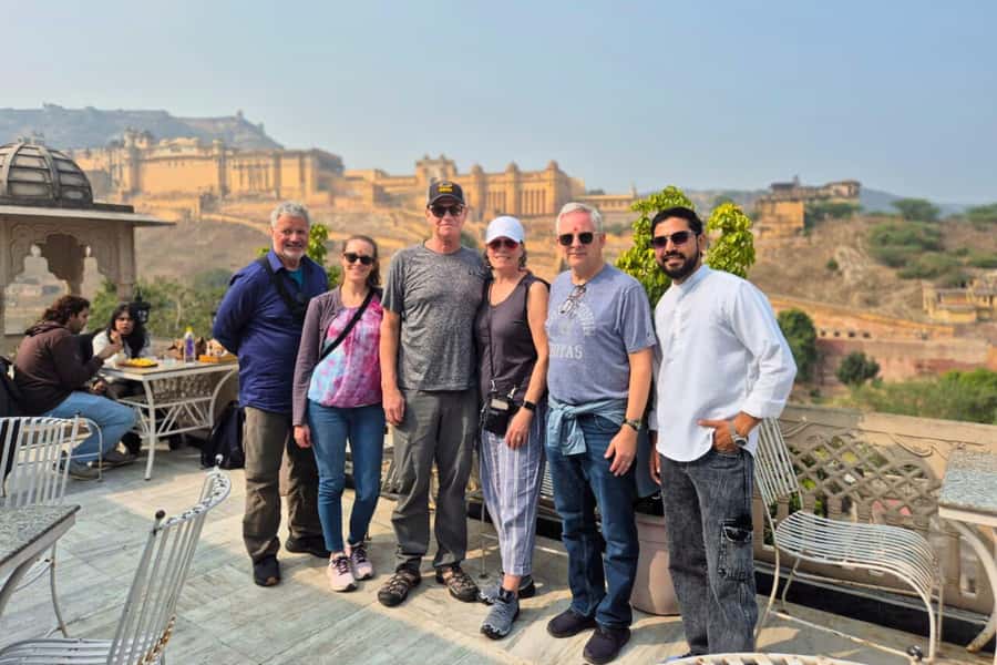 From Delhi: Jaipur Sightseeing Day Tour with Hotel Pickup - Hawa Mahal: the wind palace and the logic of 950 windows