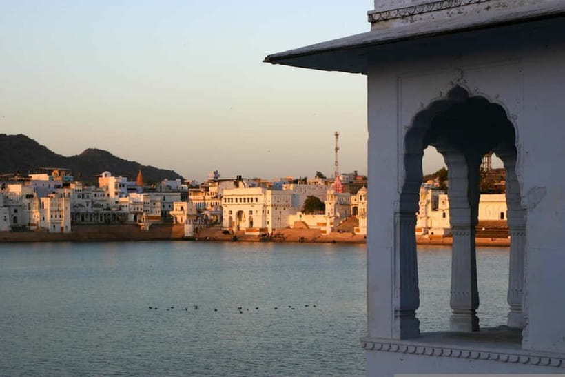 From Jaipur: One-Day Trip From Jaipur to Pushkar - November castle fair: why timing can make the city feel different