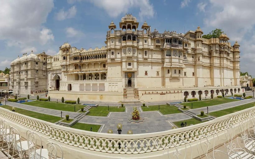 From New Delhi: Jaipur Day Trip by Train or Car - Jantar Mantar and City Palace: UNESCO stop plus royal museums