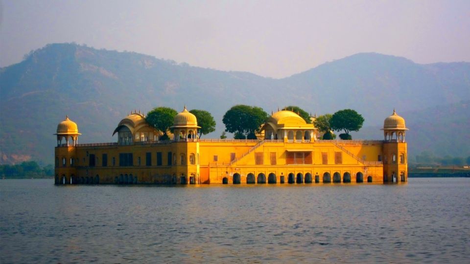 From New Delhi: Private Day Trip to Jaipur Skip-the-Line - City Palace Museum: royal lineage, Mughal + Rajasthani style