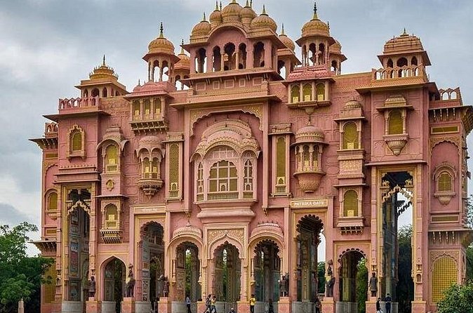 Full Day Sightseeing Jaipur Tour by Car With Guide Include Lunch - Isarlat (Sargasuli Tower): A Short Stop With Serious Architecture Details
