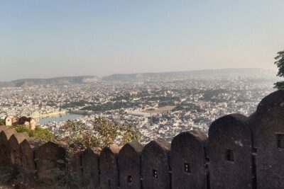 Jaipur 02 Days Private Tour with Vehicle+Professional Chauffeur - Day 2: forts on the ridge, Albert Hall, and Birla Mandir calm