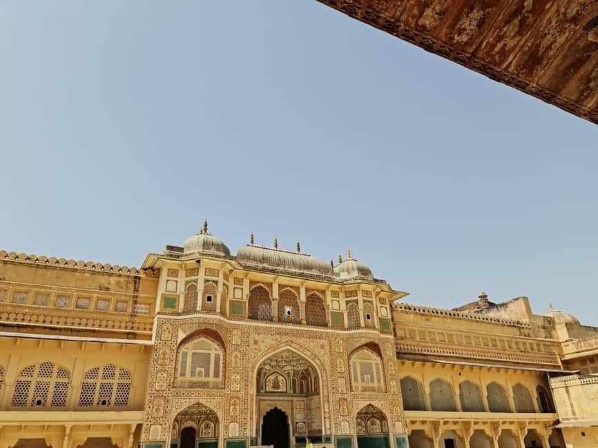 Jaipur: Amber Fort Guided Tour and Entry Ticket - The views over the hills and Maota Lake: your reward for the climb