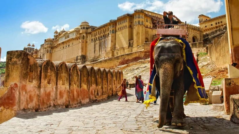 Jaipur: Amber Fort, Stepwell & Jal Mahal with Pickup - Amber Fort: Your First Taste of Rajput Royal Power
