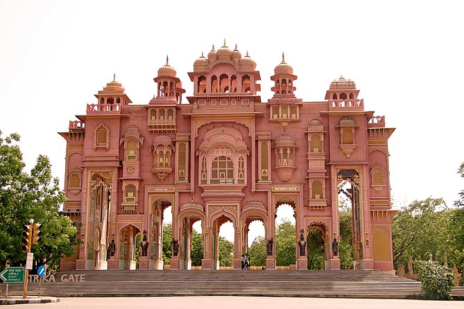 Jaipur City Palace, Hawa Mahal & Jantar Mantar Private Tour - Pickup, cars, and how to stay comfortable in Jaipur heat