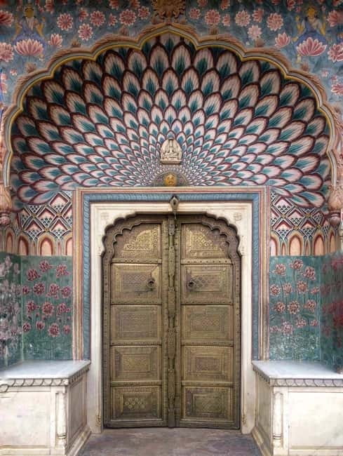 Jaipur: City Palace Museum - Direct Official Ticket - Painting & Photography Gallery: Maps and Historic Photos for Context