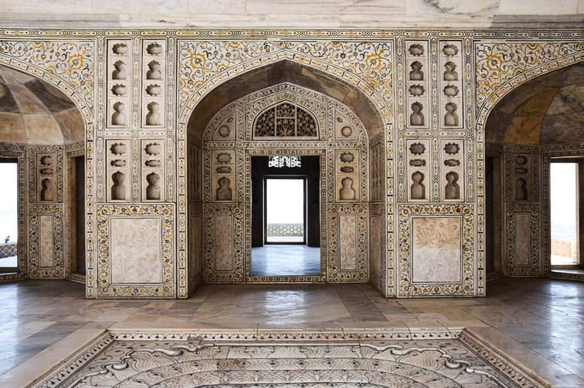 Jaipur City Tour Elephant Ride with Guide - Jantar Mantar and Hawa Mahal: science meets design