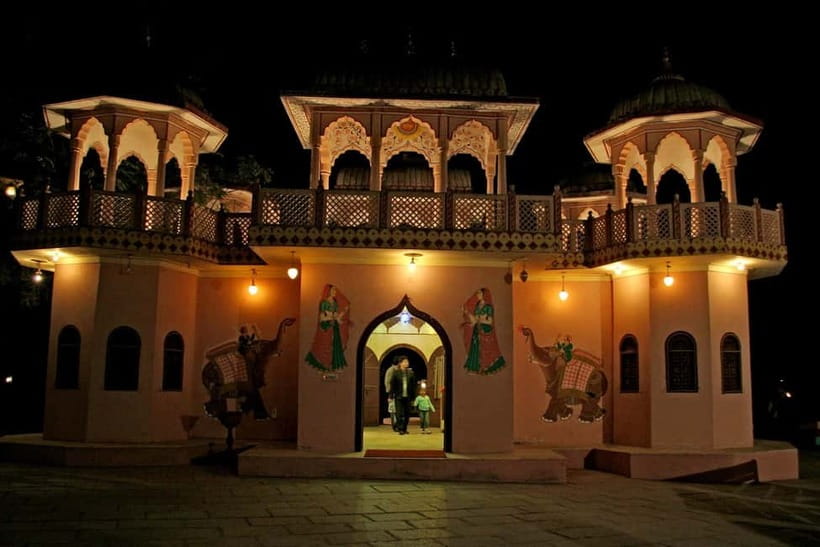 Jaipur: Cultural Evening Tour & Dinner at Chokhi Dhani - Folk dancing and live entertainment: what to watch, when to wander