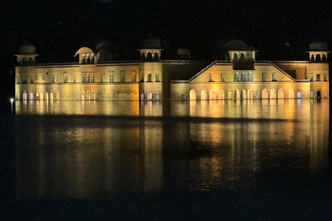 Jaipur Evening City Tour In Open Jeep - Johri Bazaar and Albert Hall Museum: Shopping Pulse + Indoor Break