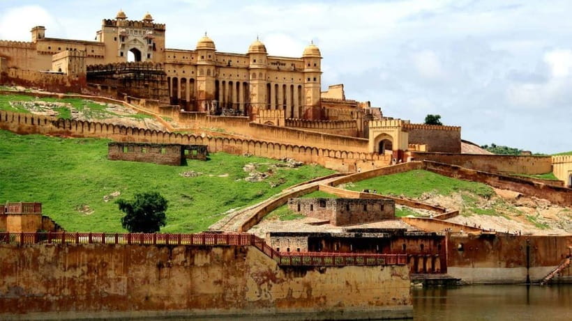Jaipur: Full Day City sightseeing with Car, Guide & Lunch - Lunch in Jaipur: One Good Meal Makes the Day Feel Worth It