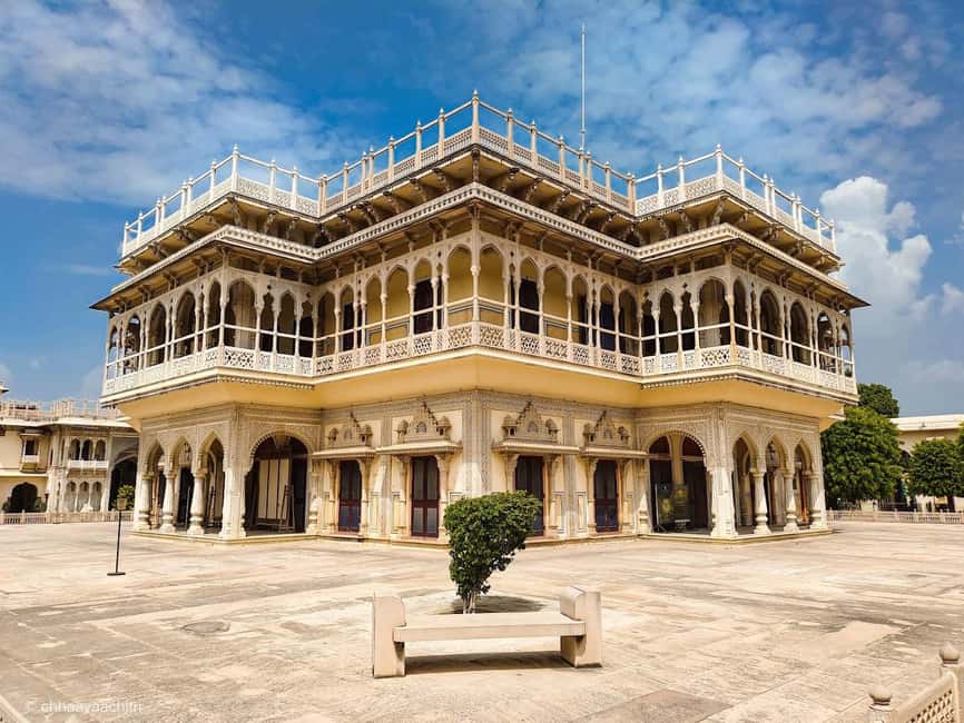 Jaipur: Full or Half-Day City Sightseeing Guided Tour - Meeting your guide at Hawa Mahal and staying comfortable