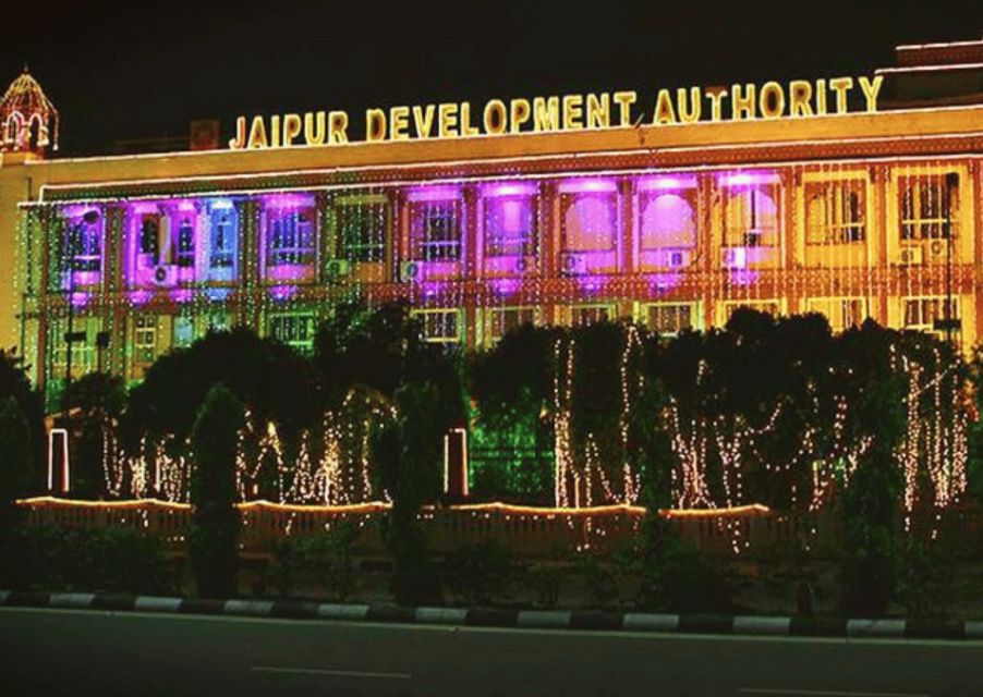 Jaipur: Guided Evening Walking Tour with a Local - Raj Mandir Cinema: why this meringue-shaped landmark makes the perfect finish