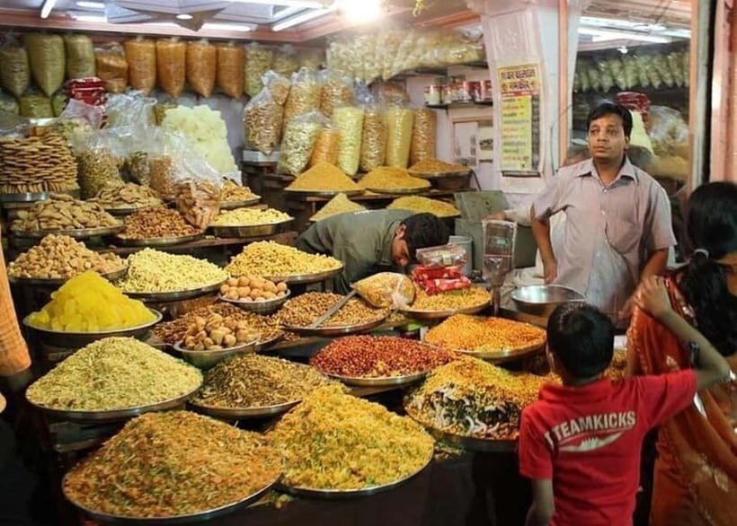 Jaipur: Guided History Walking Tour with Food Tasting - Badi Chaupar: Squares, Stories, and A Quick Confidence Boost