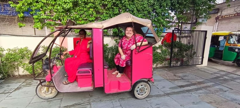 Jaipur Half-Day City Tour By E-Rickshaw with Female Driver - Price and logistics: what $22 actually covers