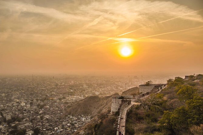 Jaipur Half-Day Evening Tour with Sunset and Dinner - Hawa Mahal lit up: a quick stop that still feels worth it