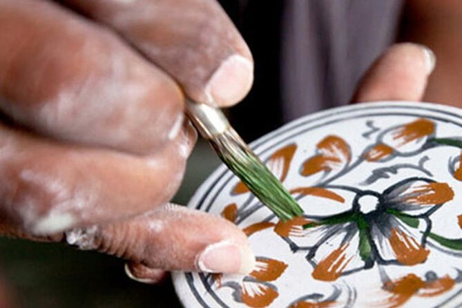Jaipur Half-Day Shopping Tour with Hand Block Printing Class - Jaipur Blue Pottery Art Centre: Shop Décor While You Watch the Craft