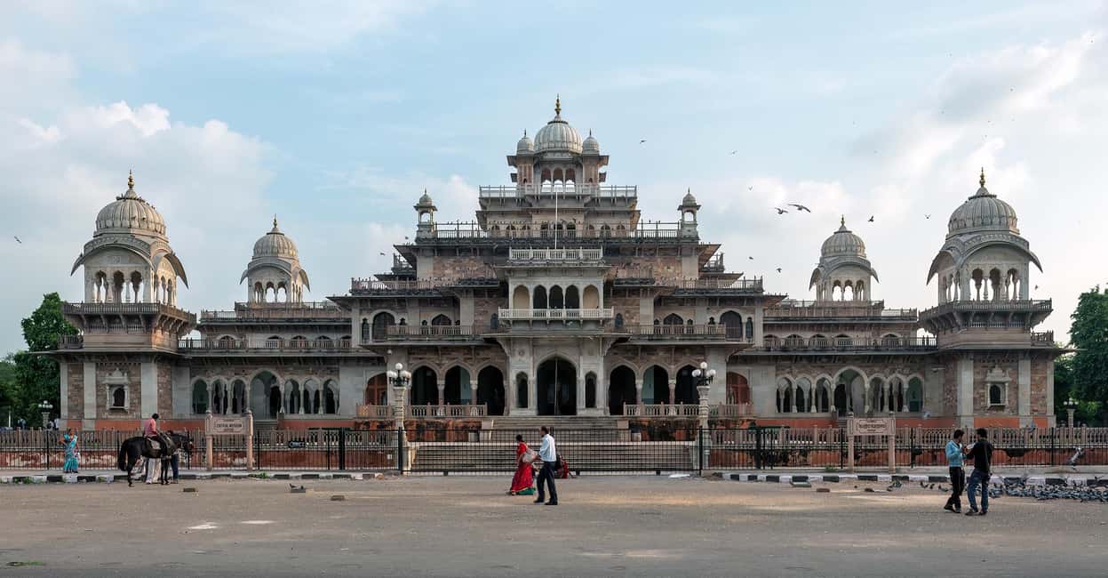 Jaipur: Half-Day Sightseeing Tour of the Heritage Pink City - Pink City Street Time: Markets, Flower Stalls, and Old Facades