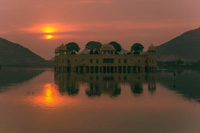 Jaipur Nahargarh Sunset and Night Lights Tour - Old Pink City at Night: Walk the Color, Hear the City