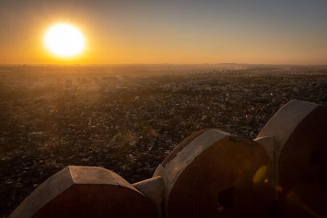 Jaipur Nahargarh Sunset and Night Lights Tour - Hawa Mahal at Dusk: 953 Windows From the Right Angles