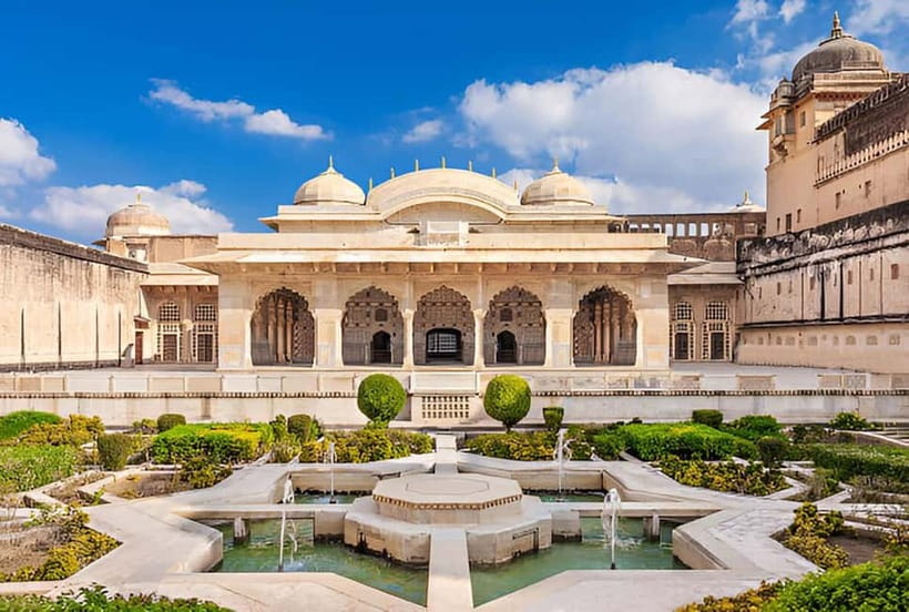 Jaipur: Personalized Full-Day City Tour by Car with Options - Lunch in a multi-cuisine spot: keep your energy up