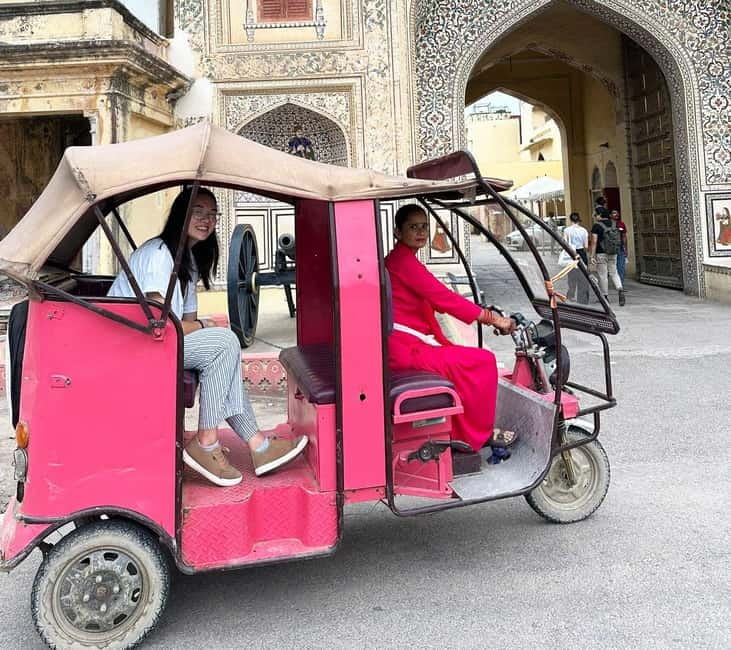 Jaipur Private City Tour with a Women-Driven E-Rickshaw Ride - Hawa Mahal: the honeycomb windows and the inside tour