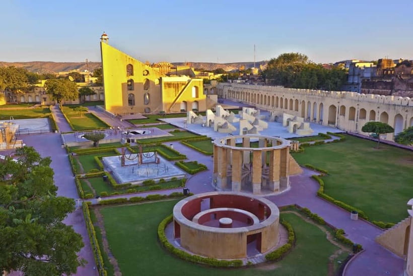 Jaipur: Private City Tour with Car, Guide, Tickets & Lunch - Skip-the-line entry: what it really buys you