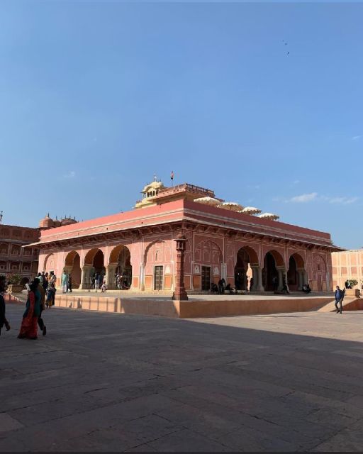 Jaipur: Private City Tour with Car, Guide, Tickets & Lunch - City Palace: where Mughal and Rajasthani design meet