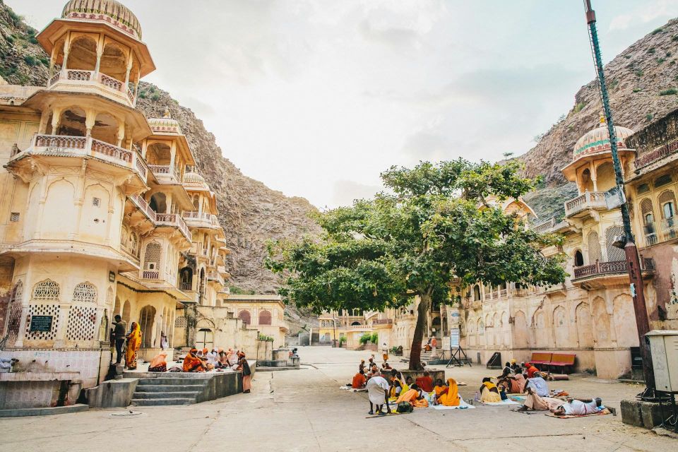 Jaipur: Private City Tour with Car, Guide, Tickets & Lunch - Lunch break: choose the option that matches your style
