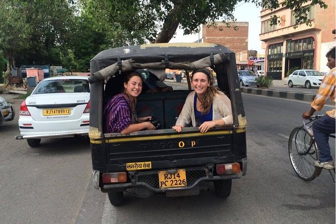 Jaipur: Private Day Trip by Tuk-Tuk & Guide with Pick-Up & Drop - Hawa Mahal: A Photo Stop With Perfect Timing