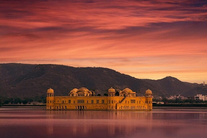 Jaipur: Private Full-Day City Sightseeing with Pick-Up & Drop off - Gaitore Ki Chhatriyan: Rajput royal cenotaphs at Nahargarh’s foothills