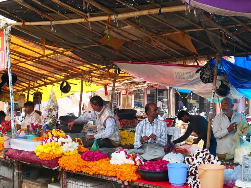 Jaipur: Private Shopping Tour with Block Printing Workshop - Shopping in Jaipur: How to Browse Without Getting Worn Out