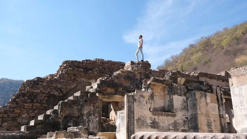 Jaipur: Same-Day Bhangarh Fort & Chand Baori Stepwell Tour - The 50-minute hop to Chand Baori and Abhaneri village