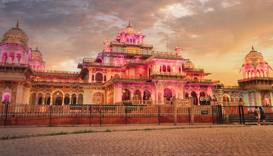 Jaipur Sightseeing by Tuk-Tuk: Temples, Palaces & Markets - Why the Tuk-tuk format works in Jaipur