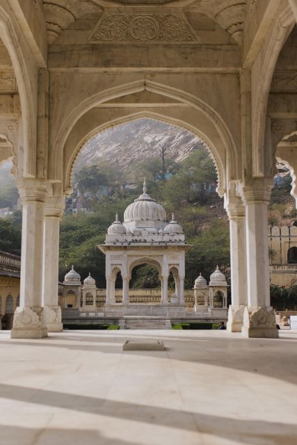 Jaipur: Temple Tour - Gaitor Ki Chhatriyan and Royal Gaitor Tumbas: a different mood