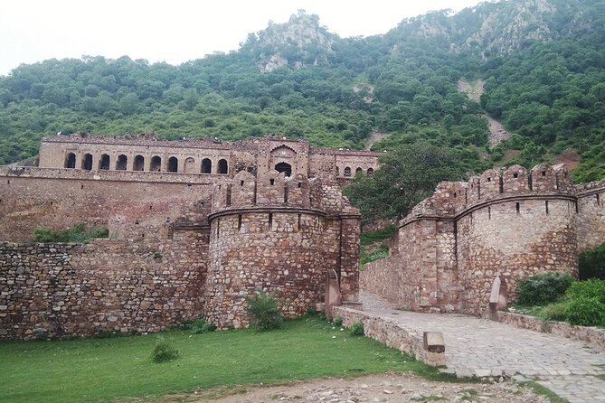 Jaipur to Chandbaori Stepwell & Haunted Bhangarh Private Trip - Harshat Mata Temple: The Quick Stop That Adds Meaning