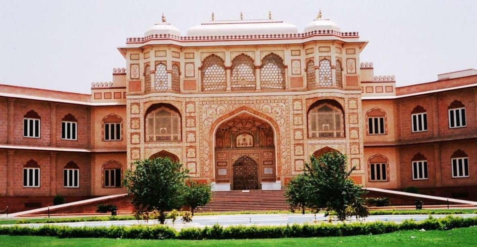 Jaipur Tour ( Pink City ) by Car From Delhi - All Inclusive - Hotel pickup in Delhi NCR, comfy car, and skip-the-line relief