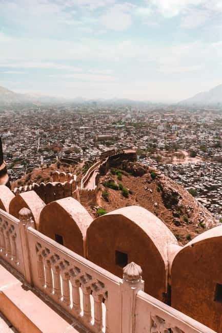 Local Jaipur city sightseeing with options - Hawa Mahal: Windows, Wind, and Why It Was Built