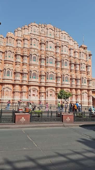 Pink City Walking Tour With Us ( A Haritage Walk in Jaipur) - City Palace: Rajput and Mughal Architecture in a Walkable Sequence