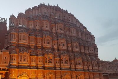 Private Full Day Jaipur Sightseeing With Tickets - Amber Fort: The Big Fort That Sets the Mood