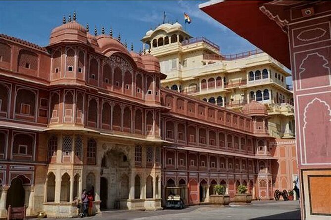 Private Guided Jaipur Tour: Amber Fort,City Palace, Water Palace - City Palace: royal rooms and the feel of continuity