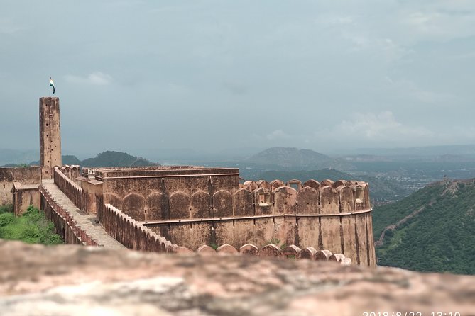 Private Jaipur Full 2 Days Tour With Pink City Guide - Day 1: Amber Fort, Panna Meena ka Kund, City Palace, and Hawa Mahal
