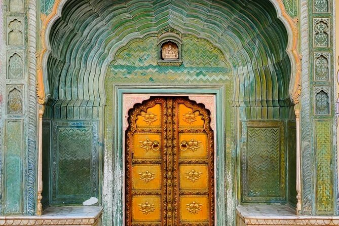Private Jaipur Tour for Solo Female Traveler with Female Guide - Royal Gaitor Tumbas: A Cremation Site Still Connected to Royal Life
