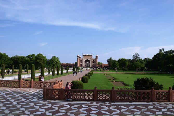 Private Taj Mahal And Monuments Tour From Jaipur By Car - Taj Mahal with a local guide: timing, entry, and photo-smart wandering