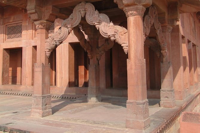 Private Taj Mahal And Monuments Tour From Jaipur By Car - A real-world caution: when everything depends on the driver showing up